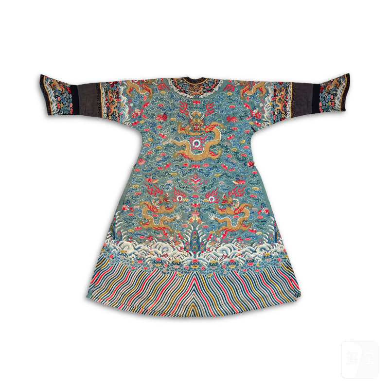 A blue-ground embroidered gauze 'dragon' robe, Jifu, Qing dynasty,  Daoguang period | 清道光 藍地納紗繡金龍紋吉服 - 图2